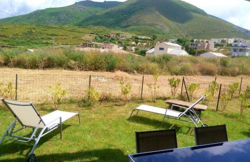 Olmeta-di-Tuda Apartment | Appartement charmant à Olmeta di Tuda avec piscine partagée