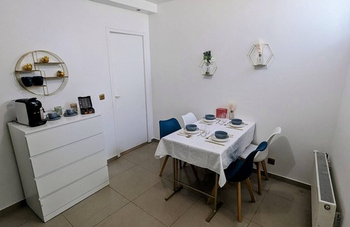 Rosny-sous-Bois Apartment | Appartement Chic Avec Terrasse