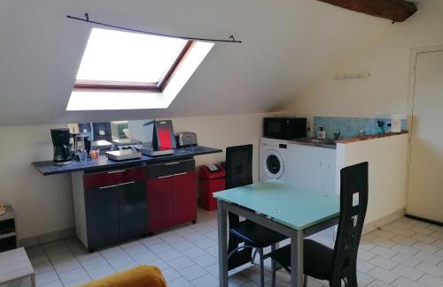 Doue-la-Fontaine Apartment | Appartement climatisé avec parking privé à Doué la fontaine