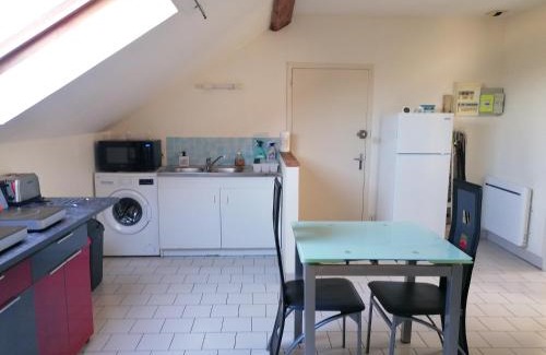 Doue-la-Fontaine Apartment | Appartement climatisé avec parking privé à Doué la fontaine