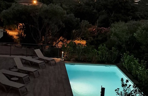 Tighine Apartment | Appartement Climatisé Dans Résidence Avec Piscine Proche des Plages