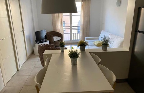 Porquerolles Apartment | Appartement climatisé 50m2 centre du village