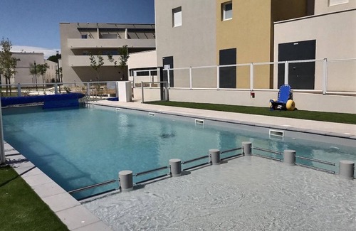 Serignan Condo | Appartement Confortable Près de la Plage
