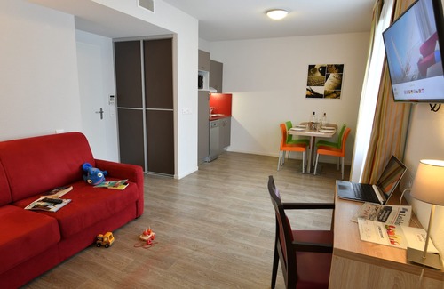 Bassins a Flot Condo | Appartement Confortable avec Wi-Fi + Parking