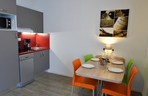 Bassins a Flot Condo | Appartement Confortable avec Wi-Fi + Parking