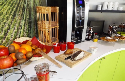 Bassins a Flot Condo | Appartement Confortable avec Wi-Fi + Parking