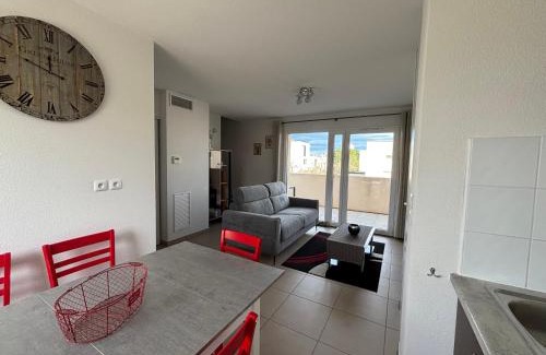 Serignan Apartment | Appartement cosy à Valras-Plage 5 min à pied de la mer Climatisé 2 chambres Terrasse