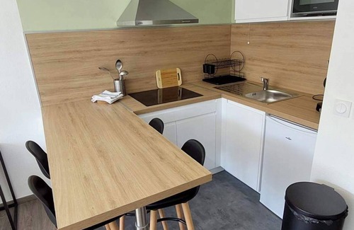Saint-Gatien-des-Bois Apartment | Appartement Cosy 5 Mins Honfleur Piscine Terrasse