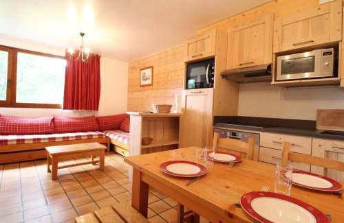 Lanslevillard Apartment | Appartement cosy 5 pers. à Val Cenis Lanslevillard, proche télécabine et ESF, terrasse, wifi inclus - FR-1-508-131