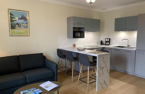 Vieux Vichy Apartment | Appartement cosy au cœur de Vichy, proche thermes et commerces, tout inclus, idéal 2 pers. + options - FR-1-489-364