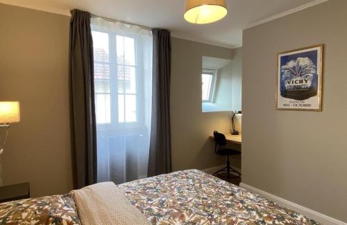 Vieux Vichy Apartment | Appartement cosy au cœur de Vichy, proche thermes et commerces, tout inclus, idéal 2 pers. + options - FR-1-489-364