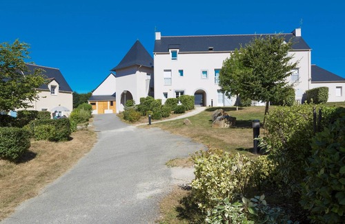 Le Tronchet Condo | Appartement Cosy Equipée | Accès Piscine