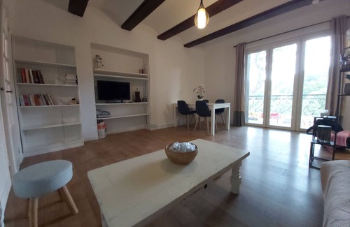 Laroque Apartment | Appartement Cosy Face à la Rivière et Proche Restaurants, Canoës, Randonnées