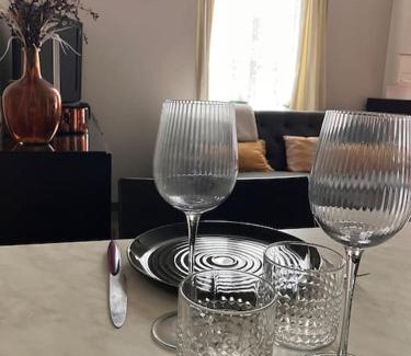 Saint-Georges-des-Groseillers Apartment | Appartement cosy tout équipé et parking couvert privé aux portes de Flers