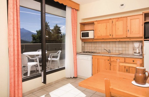 Chorges Condo | Appartement dans les Montagnes | Piscine + Sauna