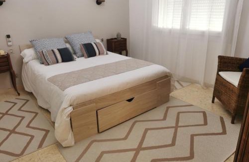 Marguerittes Apartment | Appartement dans villa avec jardin et piscine privée