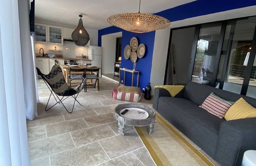 Grimaud House | Appartement de Charme Neuf, en Pleine Nature Avec Piscine Privative Chauffée