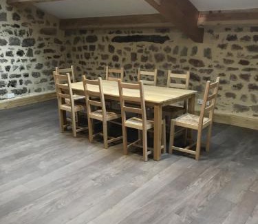 Avene Apartment | appartement de l'église et du château 2 à 15 personnes