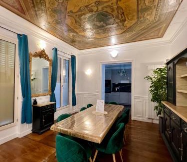 Fontainebleau Apartment | Appartement de luxe avec fresque, hyper centre et parking sûre