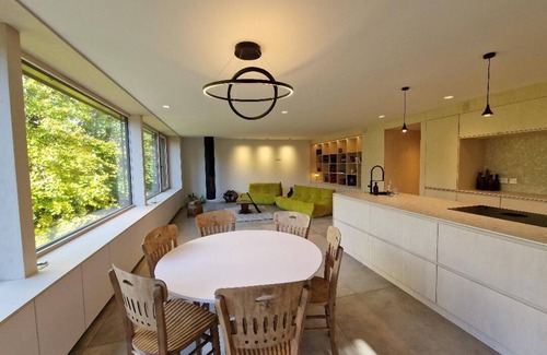 Scherwiller Apartment | Appartement Design Dans un Écrin Végétal, sur la Route des Vins
