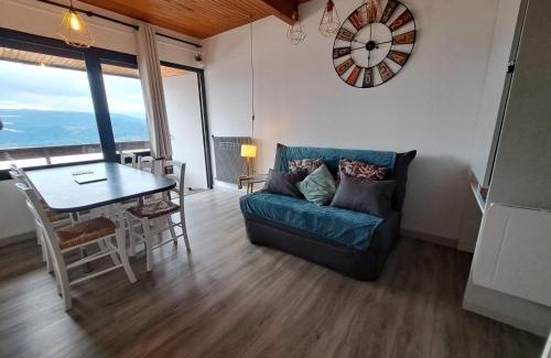 Murat-le-Quaire Apartment | Appartement duplex avec vue sur le Sancy et garage couvert