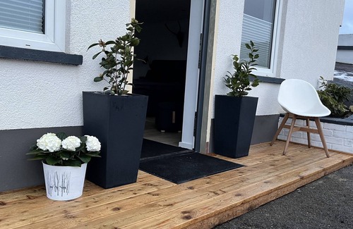 Pelm Apartment | Appartement Eifelglück Cozy apartment with sauna and view of the Kasselburg castle