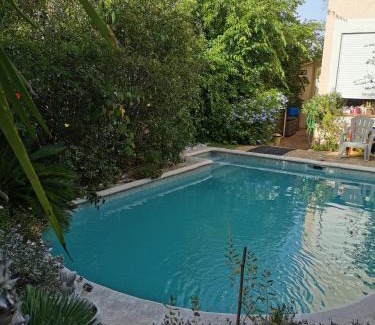 Mazargues House | APPARTEMENT EN SOUS SOL DE VILLA avec accès jardin et piscine