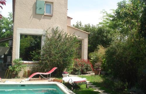 Mazargues House | APPARTEMENT EN SOUS SOL DE VILLA avec accès jardin et piscine