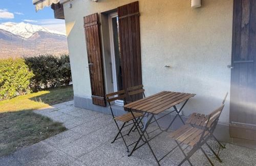 Salins Apartment | Appartement entier avec terrasse et jardin