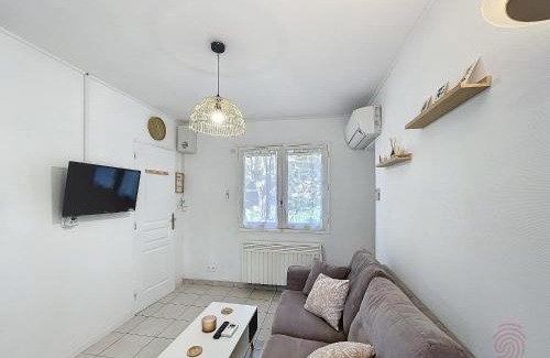 Lamalou-les-Bains Apartment | Appartement F1 avec Terrasse et Clim, à 650m des Thermes - Lamalou-les-Bains - FR-1-451-191