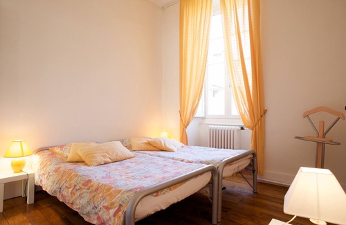 Bagneres-de-Luchon Apartment | Appartement T3 Dans une Maison de Caractère à Proximité du Centre Ville