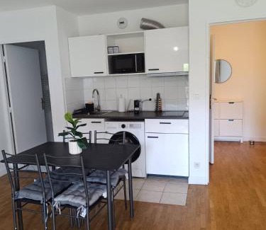 Carrieres-sous-Poissy Apartment | Appartement Cosy, 30 minutes de Paris