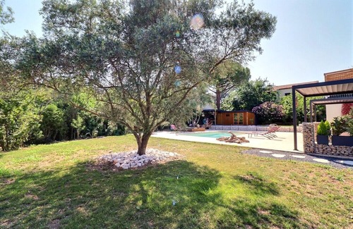 Clermont-l'Herault Apartment | Appartement 1 Avec Terrasse et Piscine