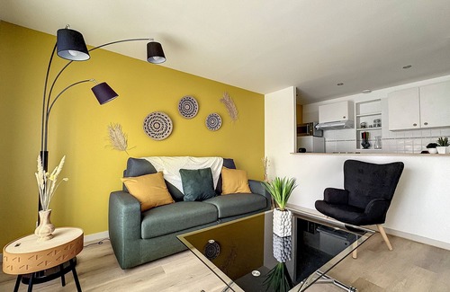 Dammartin-en-Goele Apartment | Appartement "cocon Jaune", Hébergement Confortable et Pratique !