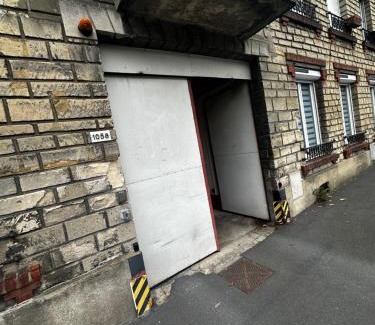 La Chapelle-en-Serval Apartment | Appartement POP ART - Asterix,CDG,Chantilly,Disney