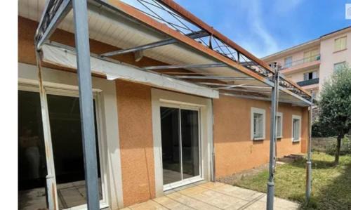 Saint-Bonnet-de-Mure Apartment | Appartement jardin 4 couchages proche aéroport Groupama stadium eurexpo