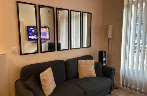 Savignac-les-Ormeaux Apartment | Appartement charmant à Savignac-les-Ormeaux, 56 m², balcon