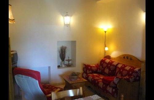 Saint-Jean-d'Arves Apartment | appartement gentiane 4personnes dans gite "la maison d'augustin" classé 3 étoiles,la tour,73530 st jean d'arves