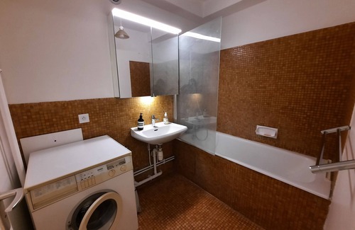 Quartier de la Maison-Blanche Apartment | Appartement in Paris for 2 - bedroom- kitchen- bathroom- balcony- parking