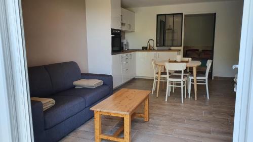 Velleron Apartment | Appartement indépendant dans maison individuelle