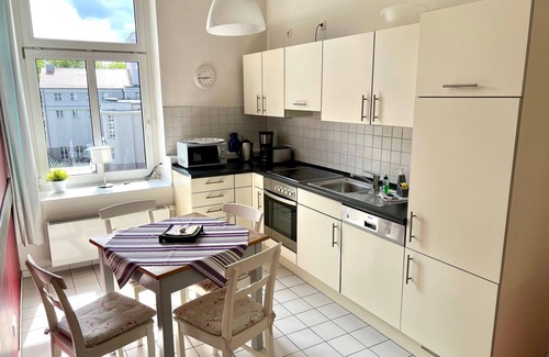 Stralsund Apartment | Appartement L - Ferienwohnung am Theater Haus Olaf Palme 1