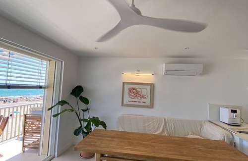Palavas-les-Flots Apartment | Appartement Luxe, 1ère Ligne sur la Plage, T3, Climatisé, Terrasse,plancha,wifi