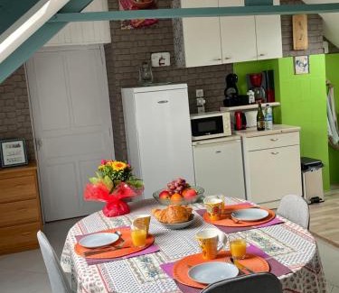 Corseul House | Appartement Le camélia blanc