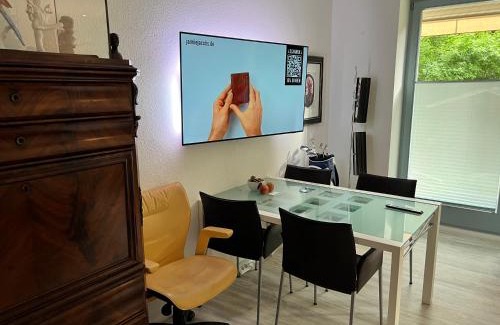 Andreasvorstadt Apartment | Appartement like complete Suite with Terrasse, very close to centre, beautiful, superquiet, parking !
