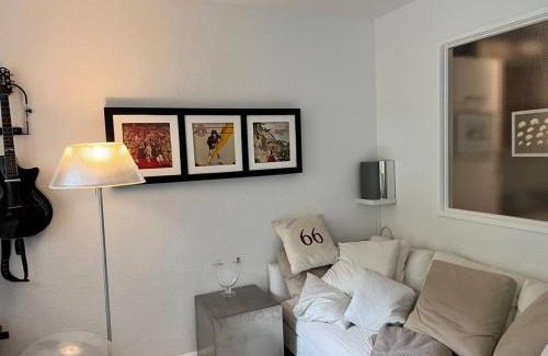 Andreasvorstadt Apartment | Appartement like complete Suite with Terrasse, very close to centre, beautiful, superquiet, parking !