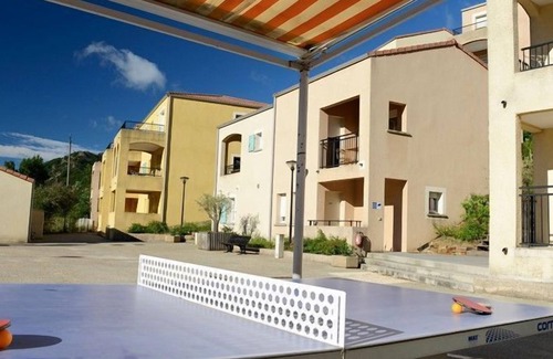 Avene Condo | Appartement Lumineux avec Balcon/Terrasse