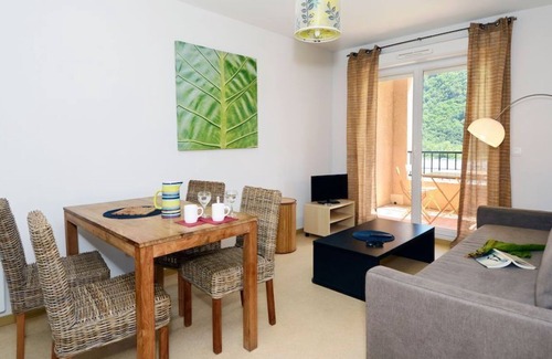 Avene Condo | Appartement Lumineux avec Balcon/Terrasse