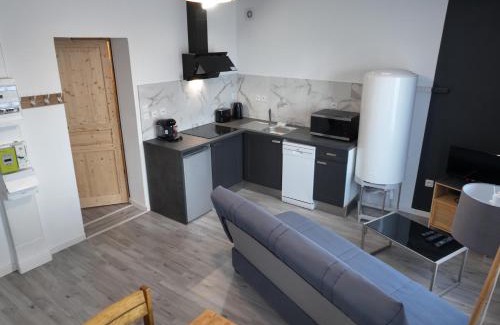 Valenciennes Apartment | Appartement lumineux de ville avec 2 places de parking privées intérieur