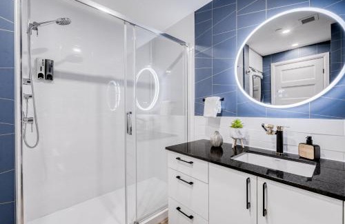 Vieux-Quebec-Cap-Blanc-colline Parlementaire House | Appartement Luxe, Incredible Sunset View, Pool, Parking, Near Old Québec
