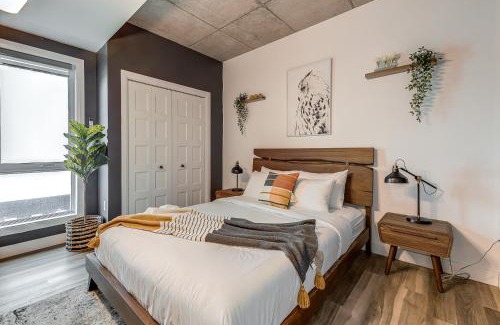 Vieux-Quebec-Cap-Blanc-colline Parlementaire House | Appartement Luxe, Incredible Sunset View, Pool, Parking, Near Old Québec